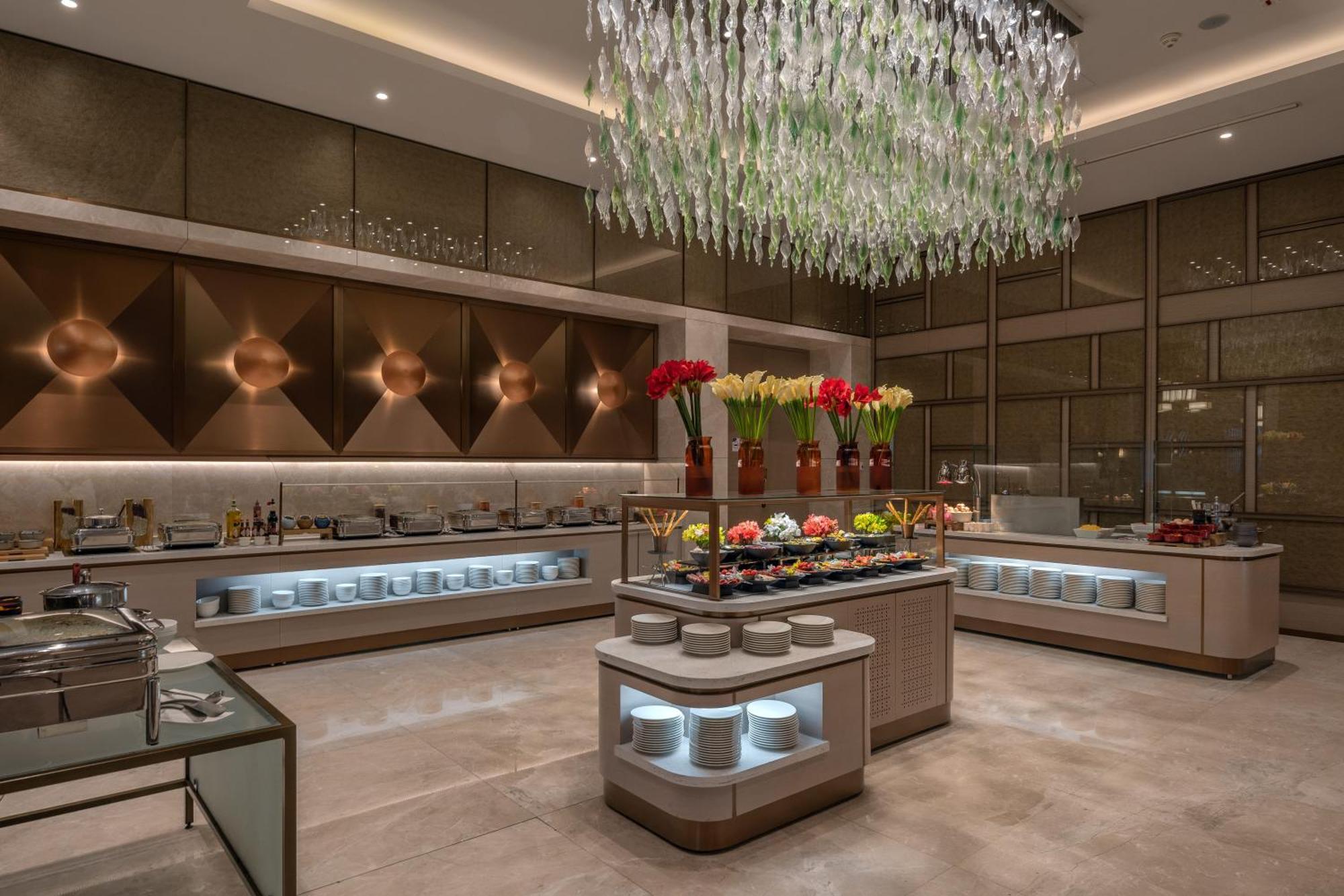 Hilton Tashkent City Екстериор снимка The buffet at the hotel
