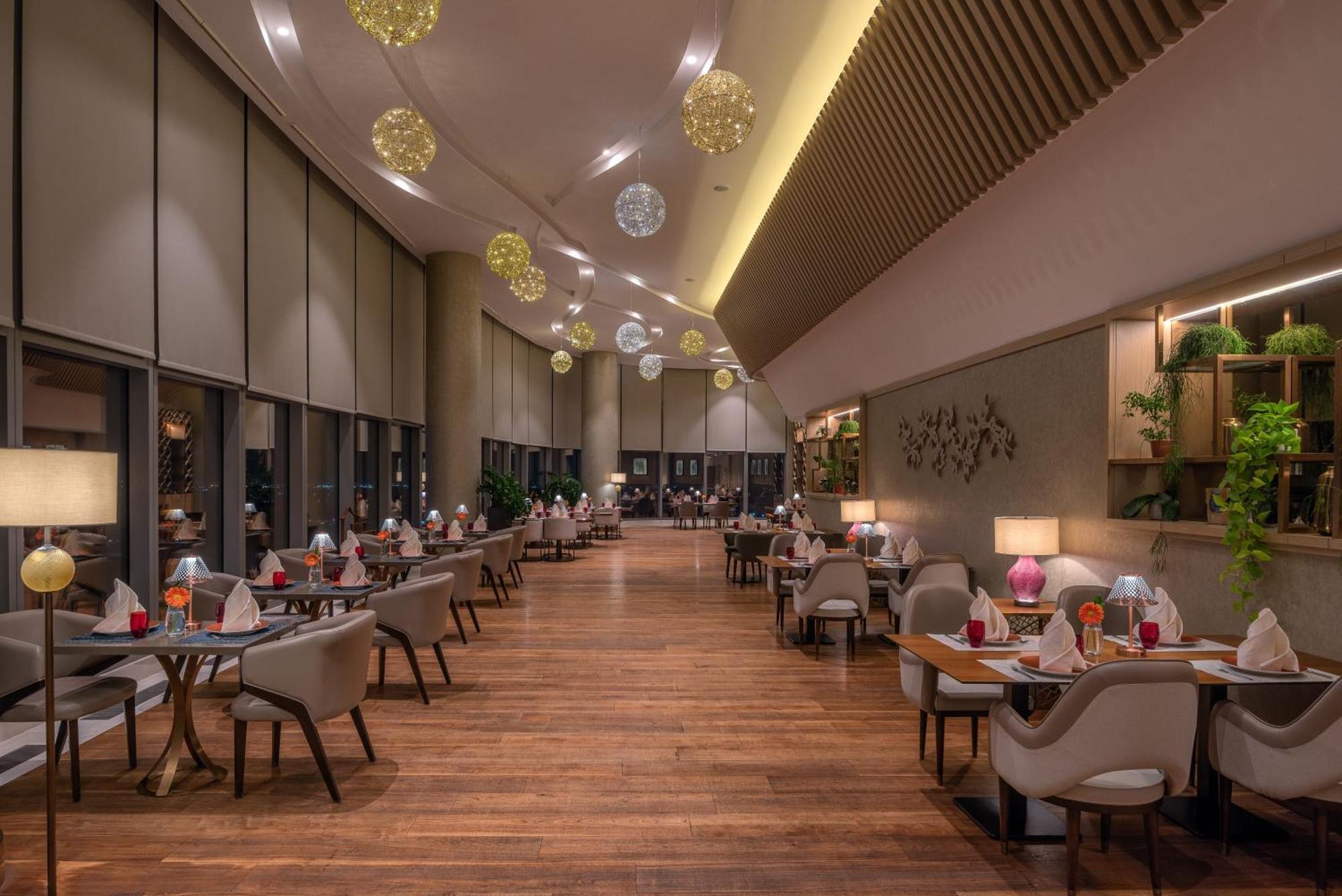 Hilton Tashkent City Екстериор снимка The restaurant
