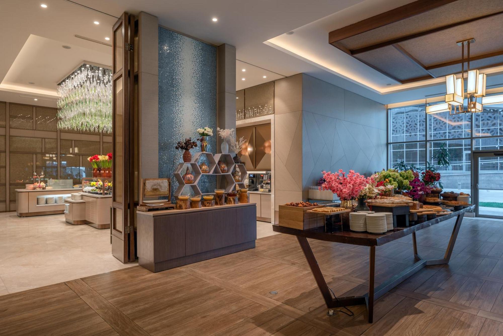 Hilton Tashkent City Екстериор снимка The Lounge at the Westin Hong Kong