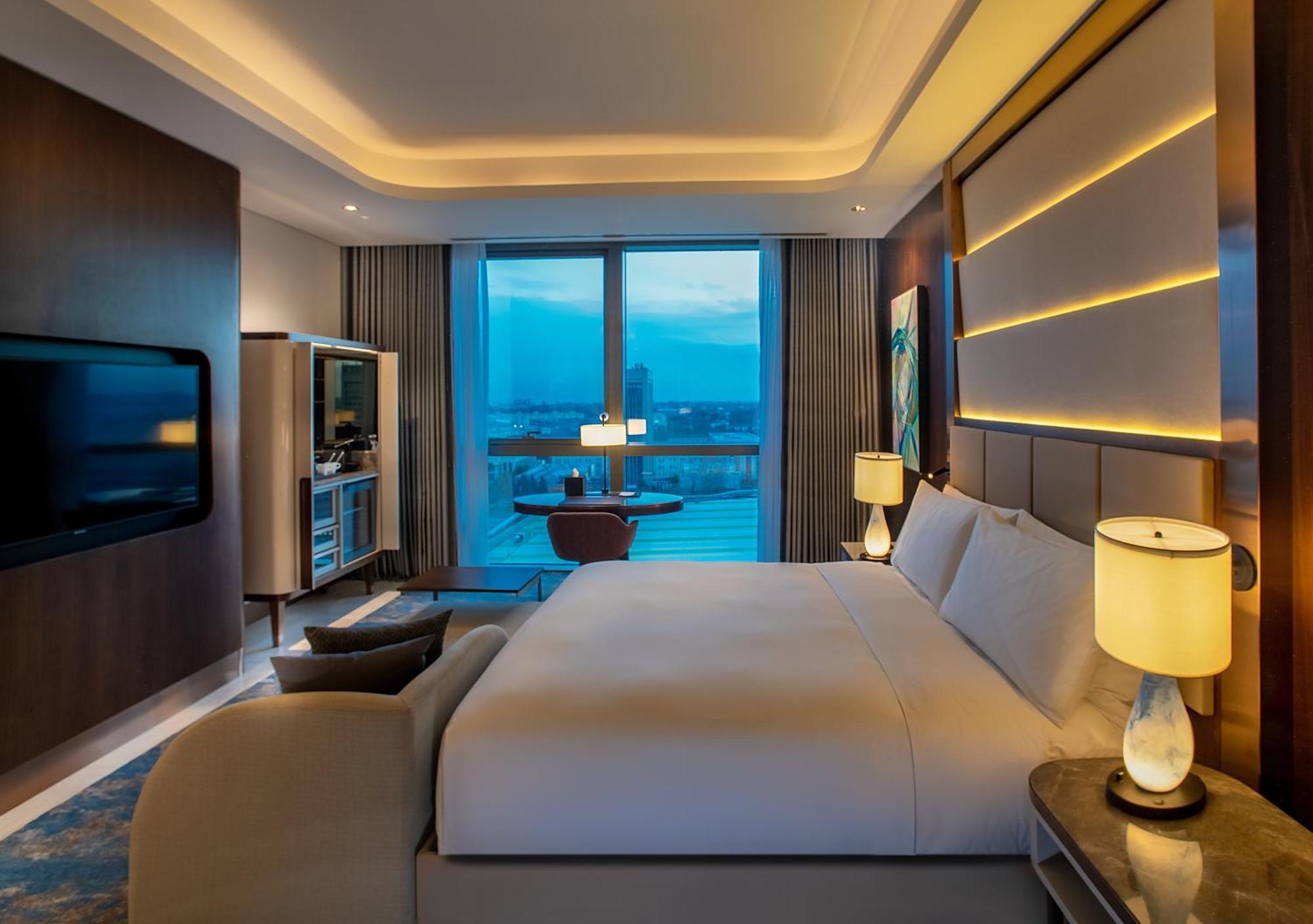 Hilton Tashkent City Екстериор снимка A bedroom at the hotel