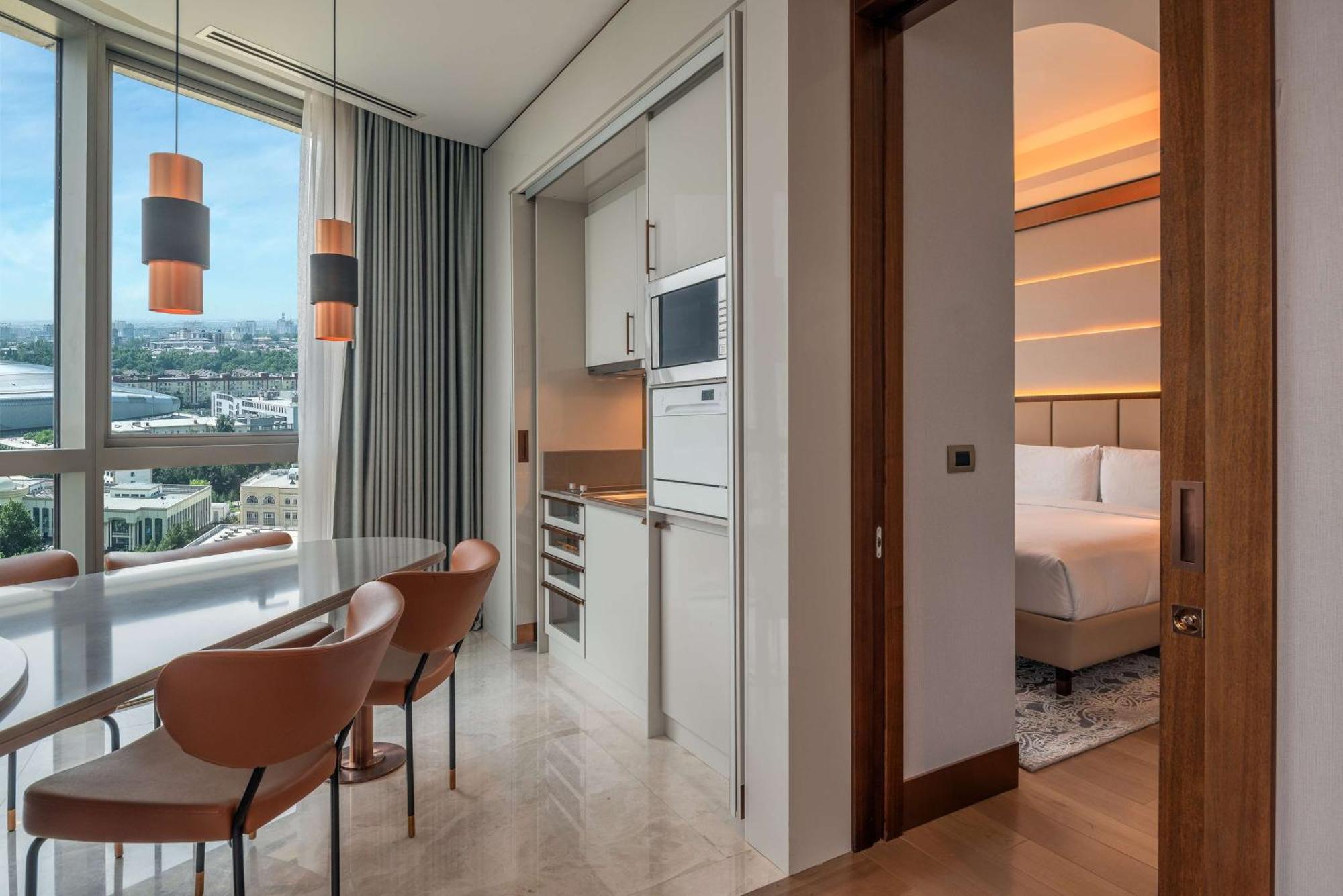 Hilton Tashkent City Екстериор снимка A suite at the hotel