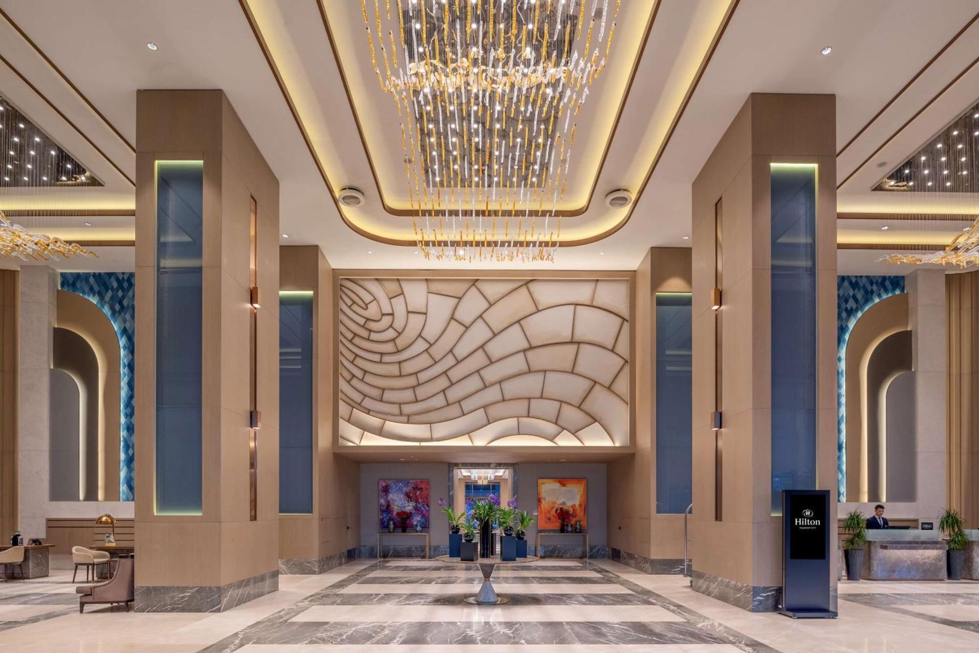 Hilton Tashkent City Екстериор снимка Lobby